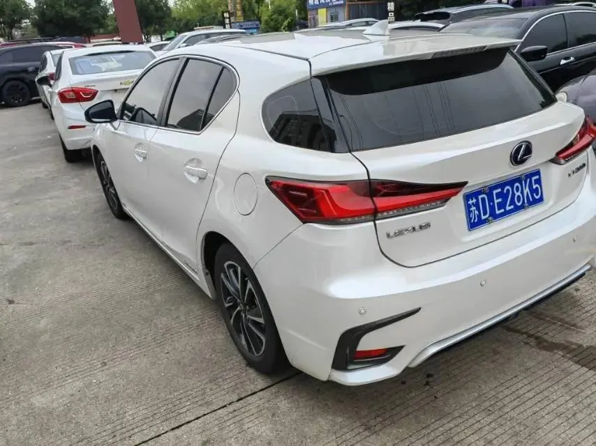 Lexus CT 2017 CT200h Elite Edition Monochrome National V 4