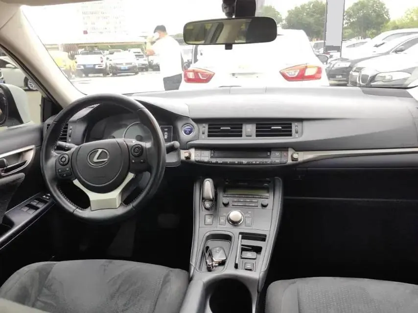 Lexus CT 2017 CT200h Elite Edition Monochrome National V 6