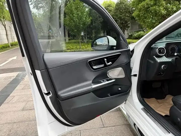 Mercedes Benz C- Class 2023 C 200 L Sport Edition 14