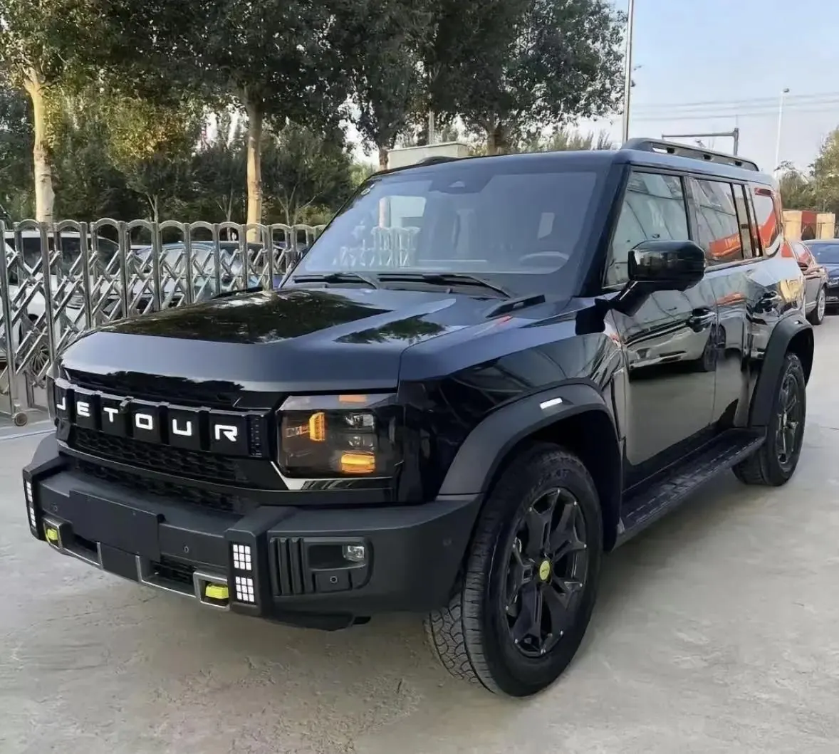 Jetour 2024 Traveler 2.0T Four-wheel Drive Through PRO Entertainment Edition Automatic Gear - View 1