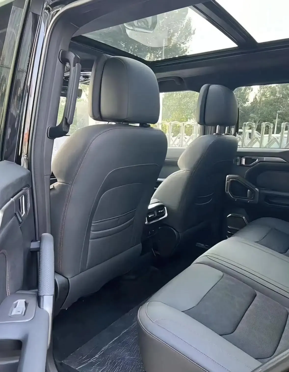 Jetour 2024 Traveler 2.0T Four-wheel Drive Through PRO Entertainment Edition Automatic Gear 4