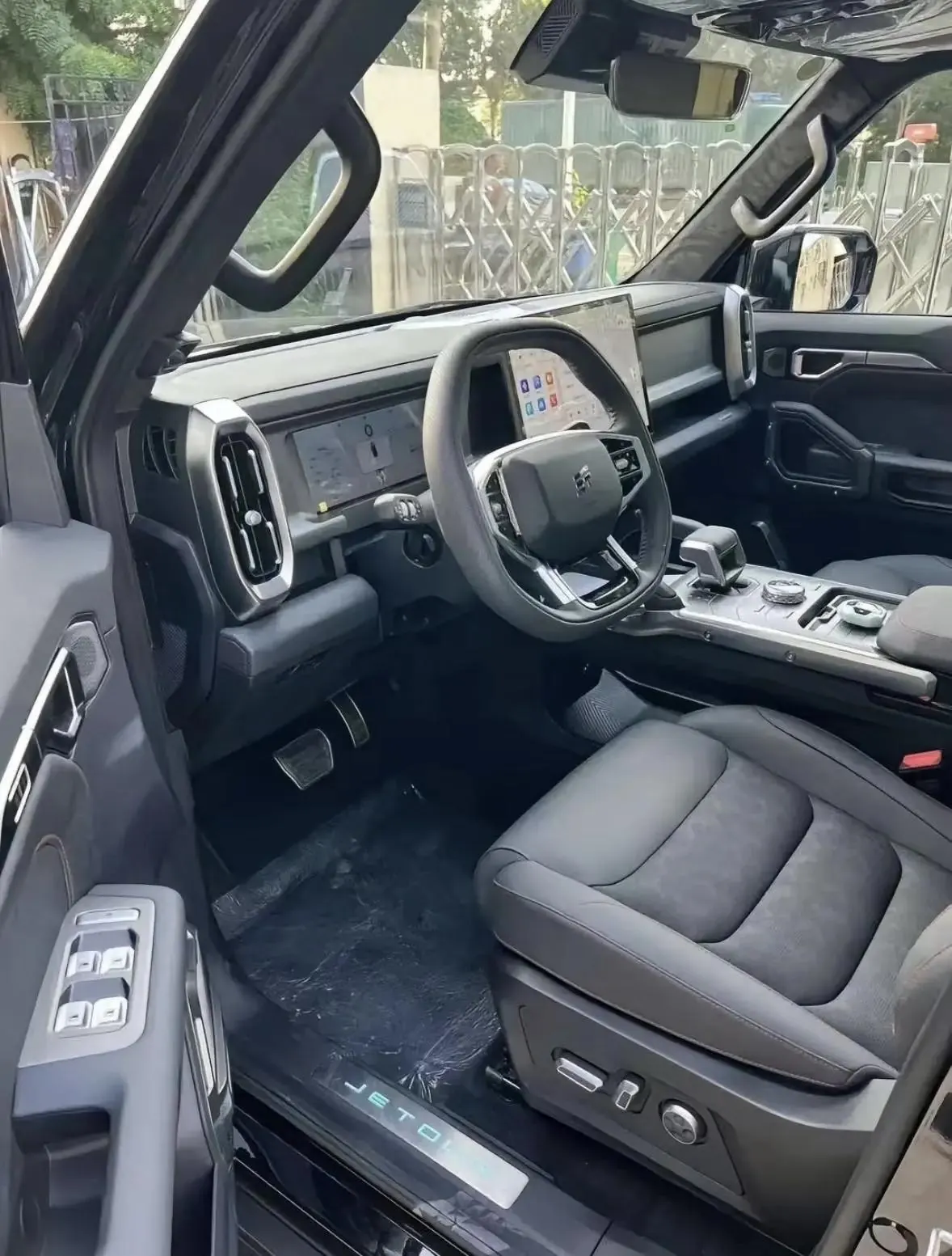 Jetour 2024 Traveler 2.0T Four-wheel Drive Through PRO Entertainment Edition Automatic Gear 5