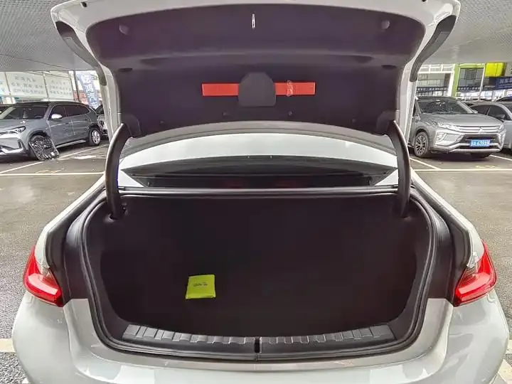 BMW 3 Series 2023 model 320Li M Sport Package 14