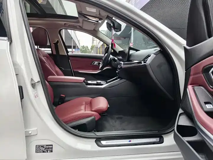 BMW 3 Series 2023 model 320Li M Sport Package 17