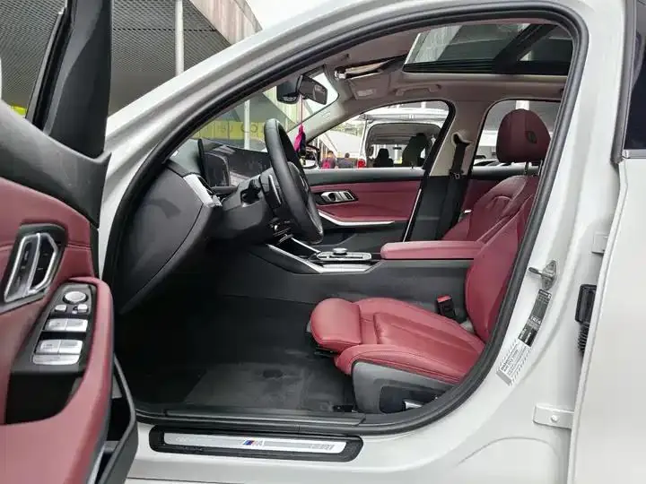 BMW 3 Series 2023 model 320Li M Sport Package 8