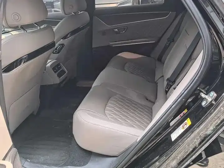 Han 2024 DM-i Honor Edition 121km Premium Model 7