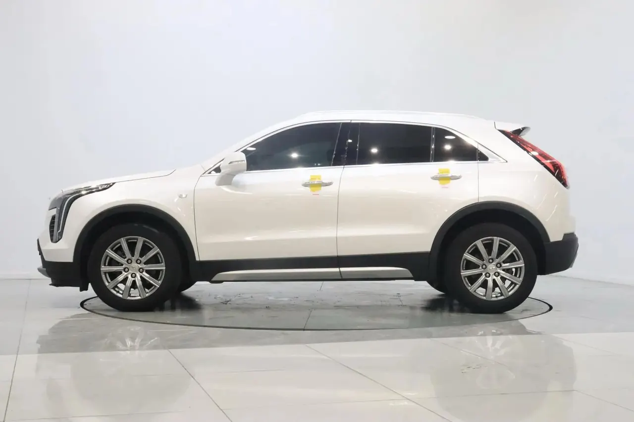 Cadillac XT4 2021 28T Two-Wheel Drive Premium Model 2