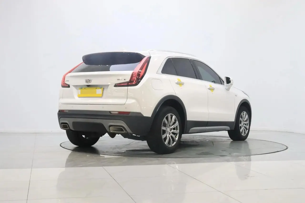 Cadillac XT4 2021 28T Two-Wheel Drive Premium Model 3