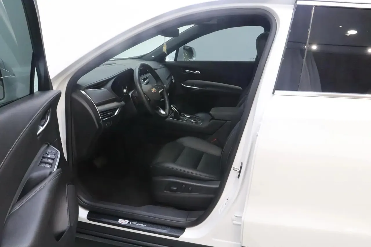 Cadillac XT4 2021 28T Two-Wheel Drive Premium Model 4