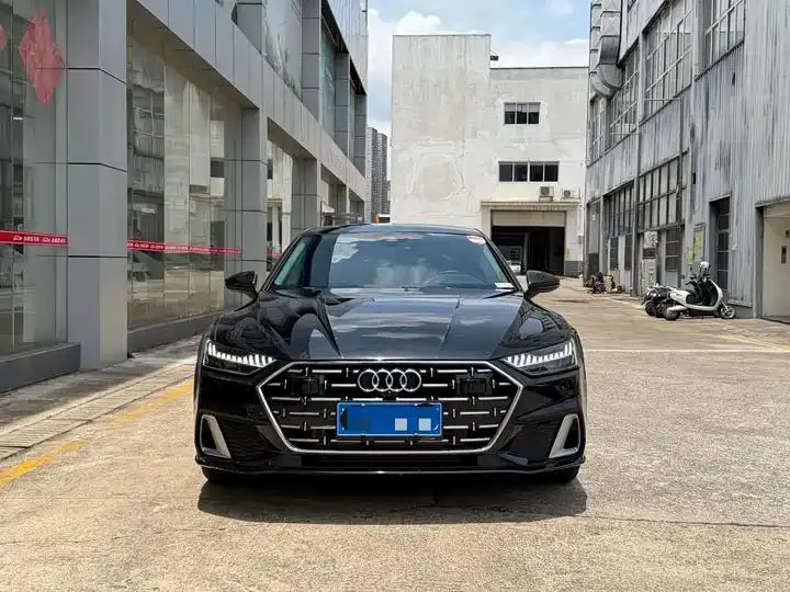 Audi A7L 2024 45 TFSI Luxury Model 2