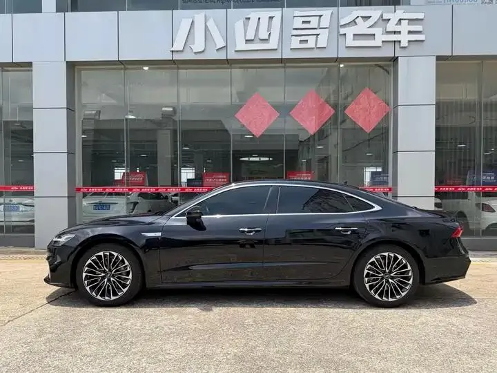 Audi A7L 2024 45 TFSI Luxury Model 3