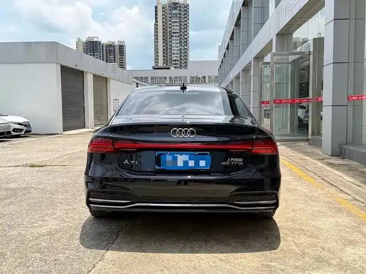 Audi A7L 2024 45 TFSI Luxury Model 5