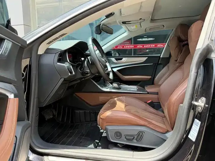 Audi A7L 2024 45 TFSI Luxury Model 6