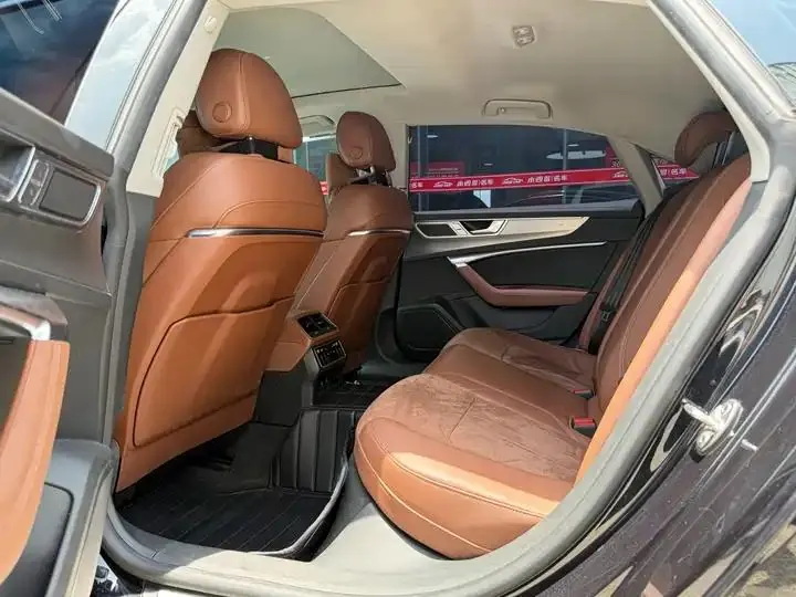 Audi A7L 2024 45 TFSI Luxury Model 7