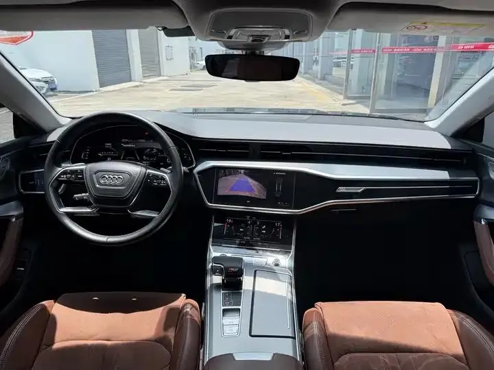 Audi A7L 2024 45 TFSI Luxury Model 8