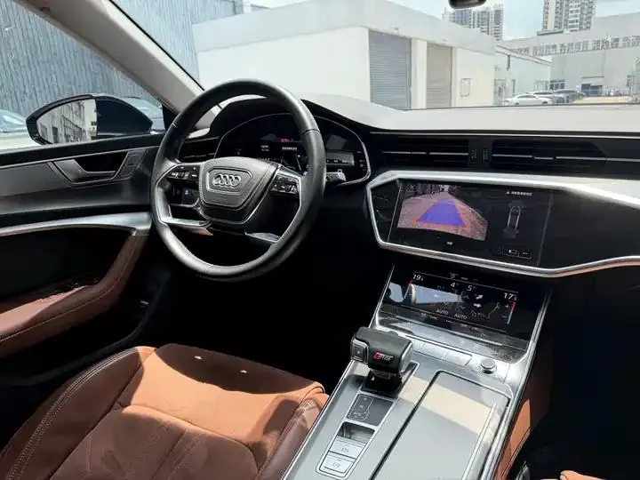 Audi A7L 2024 45 TFSI Luxury Model 9