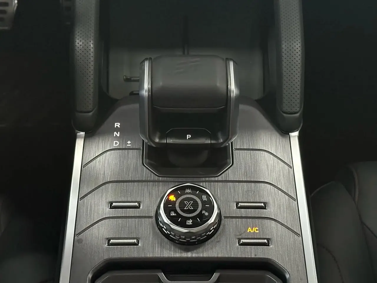 Jetour Traveler 2023 2.0T Four-wheel Drive Through PRO 8