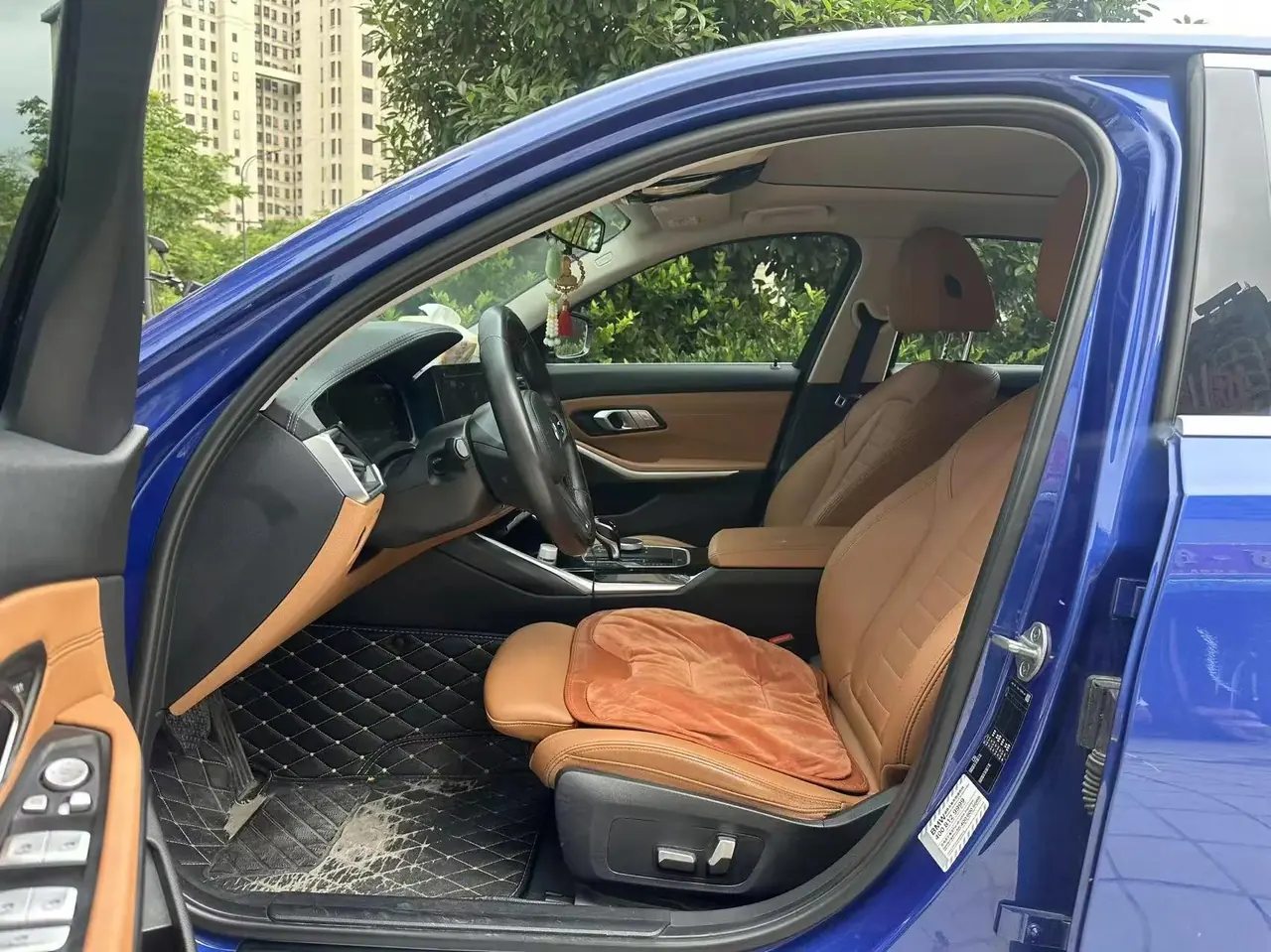 BMW 3 Series 2020 model 320Li M Sport Package 6