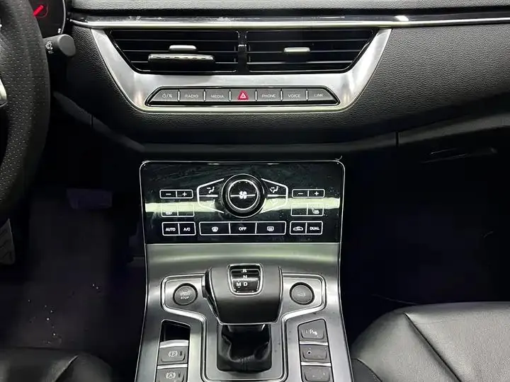 HongQi H5 2020 1.8T Auto Zhilian Flag Collar Edition 12