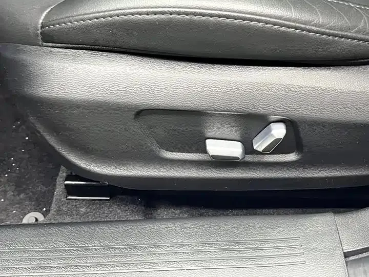 HongQi H5 2020 1.8T Auto Zhilian Flag Collar Edition 26