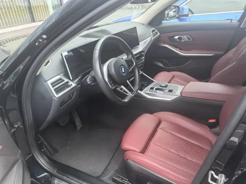 BMW 2025 i3 eDrive 40 L obsidian night suit automatic gear 2