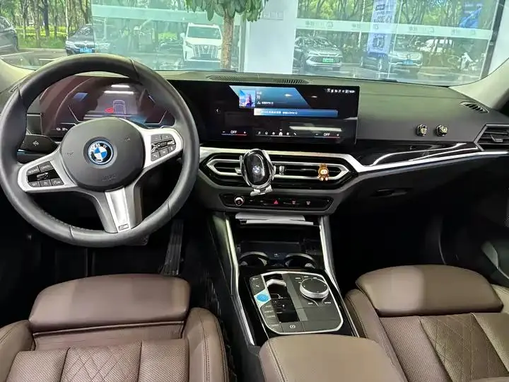 BMW i3 2024 eDrive 35 L 6