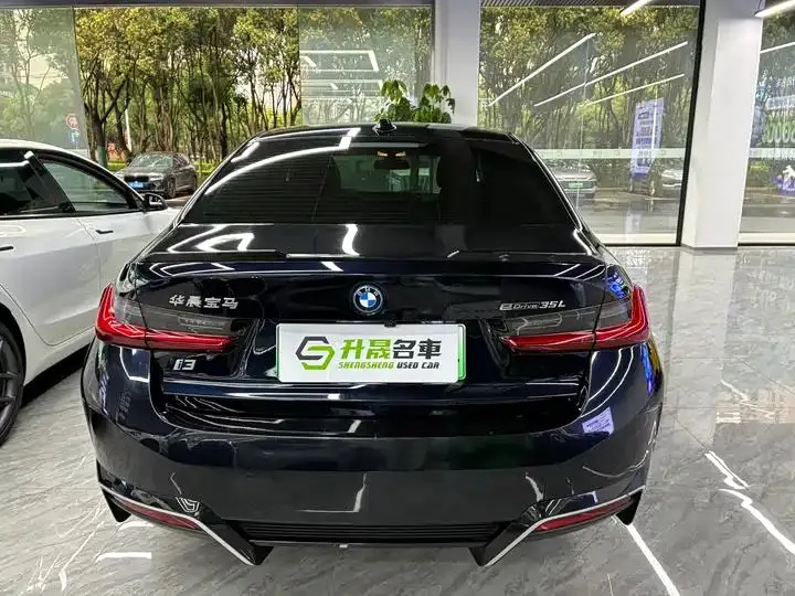 BMW i3 2024 eDrive 35 L 8