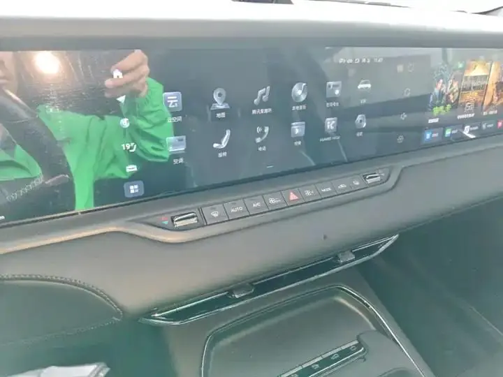 Voyah FREE 2025 318 259km 4WD Discovery Edition 9