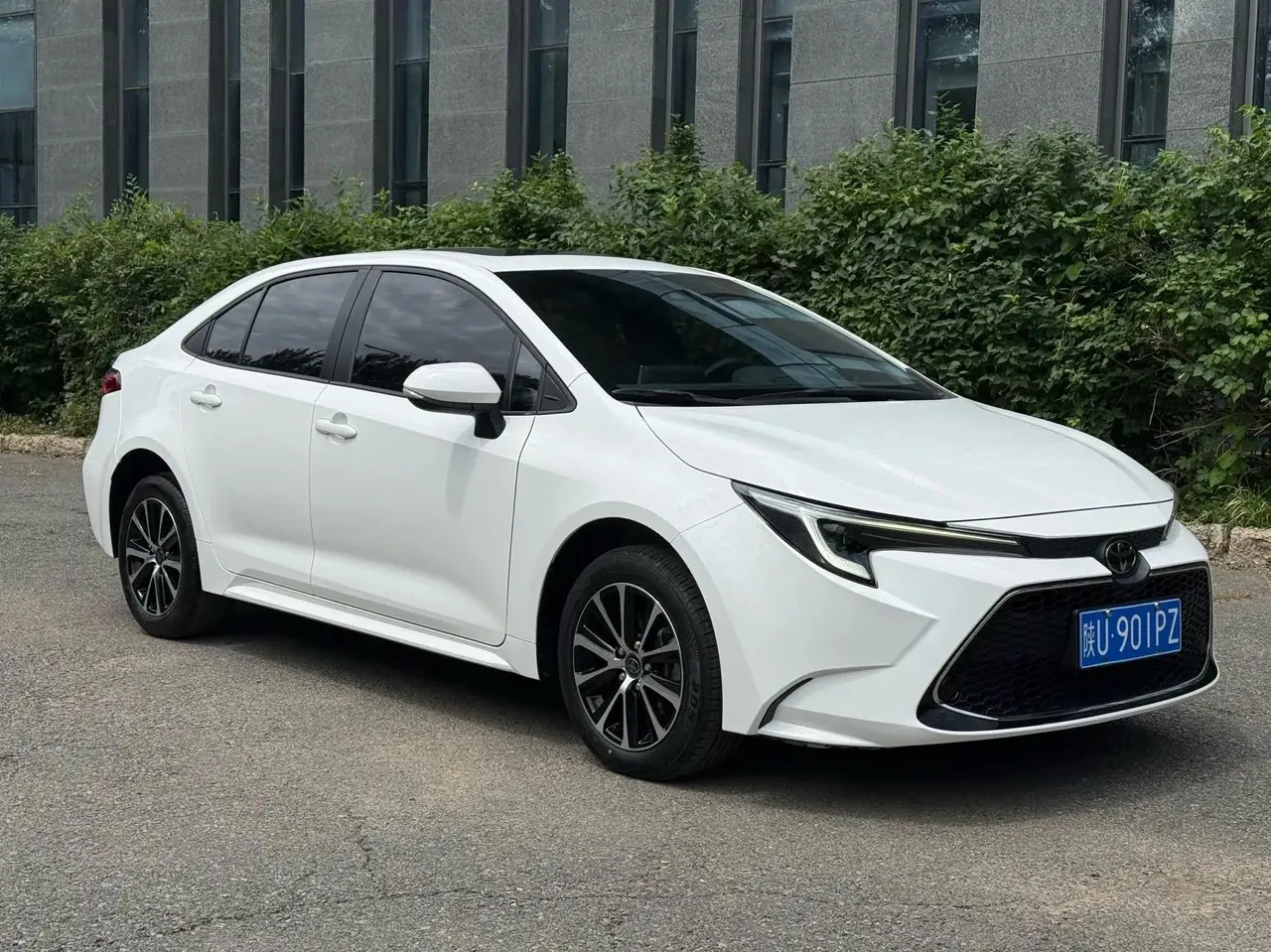 Toyota 2023 Lei Ling 1.2T Stepless 185T Deluxe Automatic Gear 3