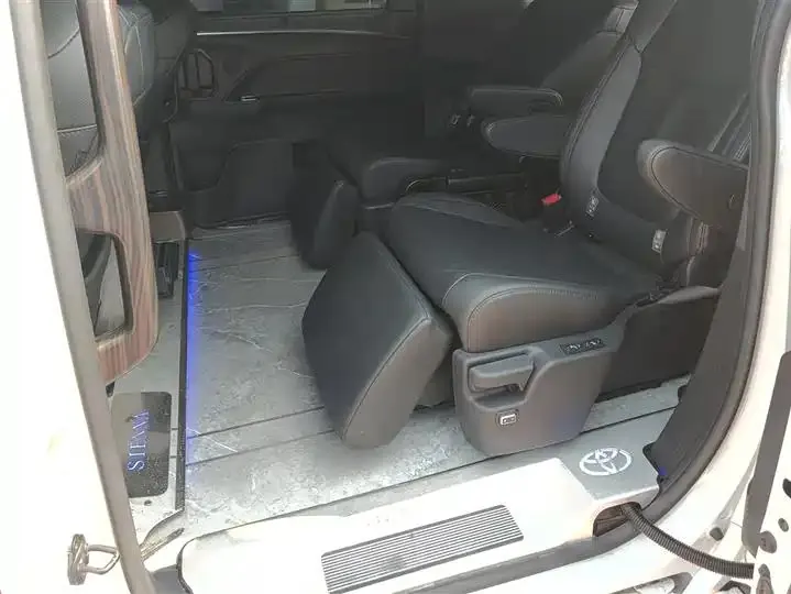 Sana SIENNA 2021 2.5L Hybrid Premium Edition 11