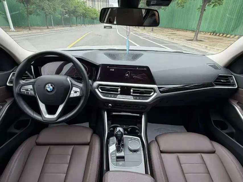 BMW 3 Series 2020 model 320i Sport Package 4