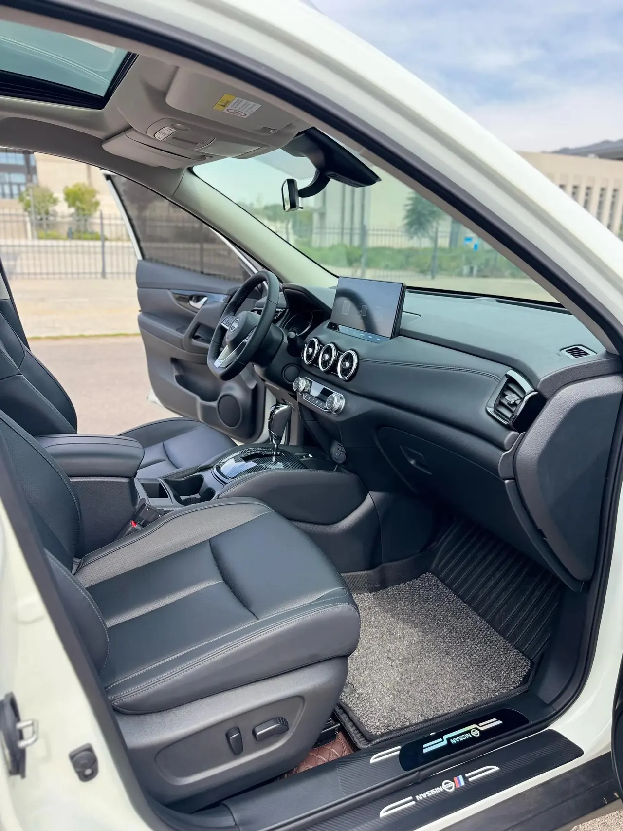 Nissan 2025 Qijun Honor 2.0 Stepless Two-Drive Leading Edition Automatic Transmission 6