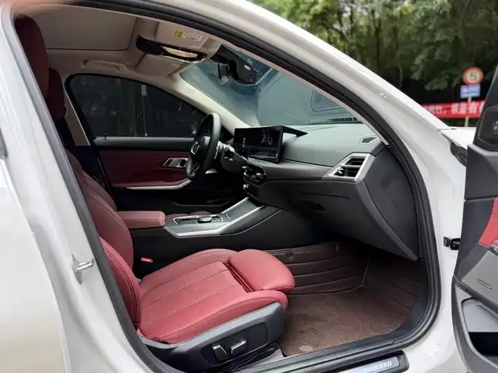BMW 3 Series 2025 330Li M Sports Obsidian Night Suit 13