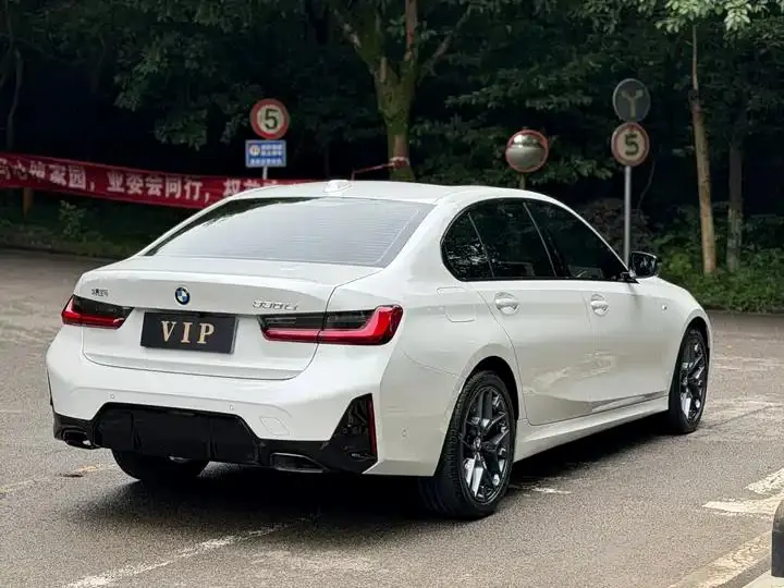BMW 3 Series 2025 330Li M Sports Obsidian Night Suit 4