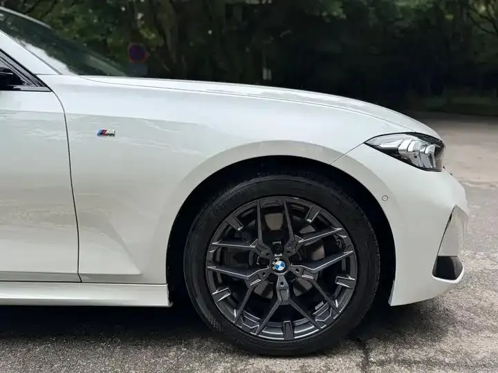 BMW 3 Series 2025 330Li M Sports Obsidian Night Suit 9