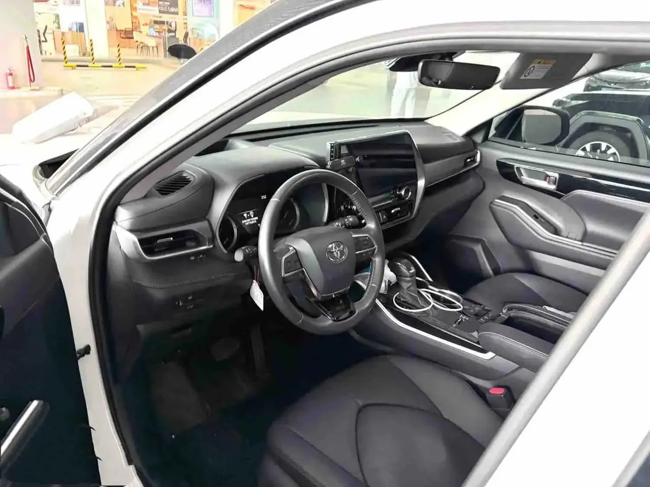 Toyota 2023 Highlander Dual Engine 2.5 Stepless Intelligent Electric Hybrid Four-wheel Drive Premium Edition 7-seat Automatic Transmission 3