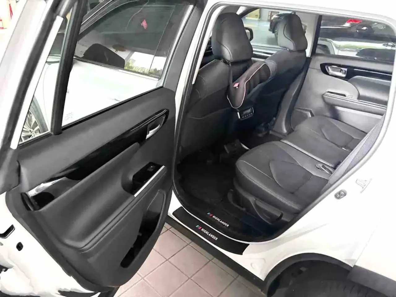 Toyota 2023 Highlander Dual Engine 2.5 Stepless Intelligent Electric Hybrid Four-wheel Drive Premium Edition 7-seat Automatic Transmission 4