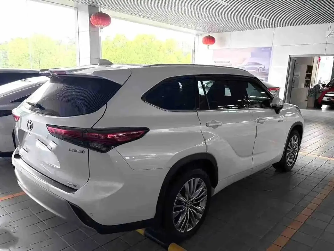 Toyota 2023 Highlander Dual Engine 2.5 Stepless Intelligent Electric Hybrid Four-wheel Drive Premium Edition 7-seat Automatic Transmission 5