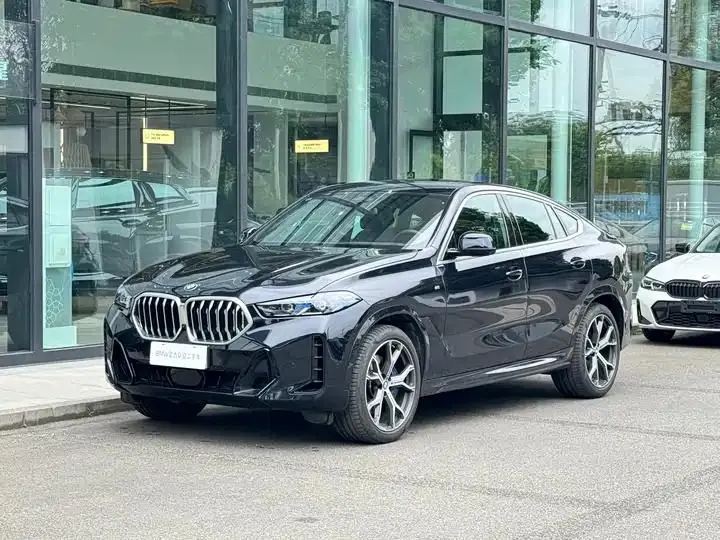 Открыть галерею: BMW X6 2023 xDrive40i exclusive M sports suit