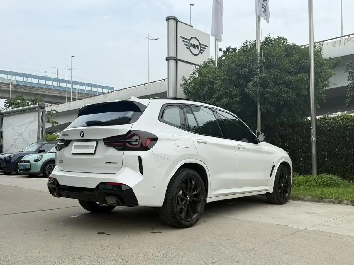 BMW 2023 X3 xDrive30i 2.0T exclusive M obsidian night set automatic gear 3