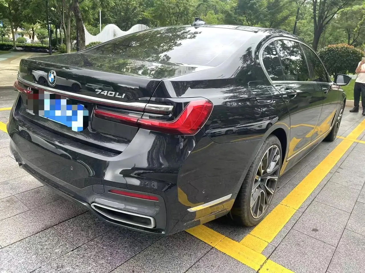BMW 7 Series 2019 740Li Leading M Sports Suit 12