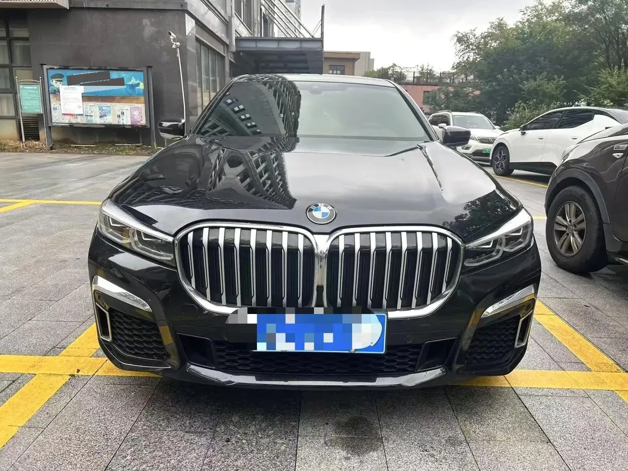 BMW 7 Series 2019 740Li Leading M Sports Suit 4