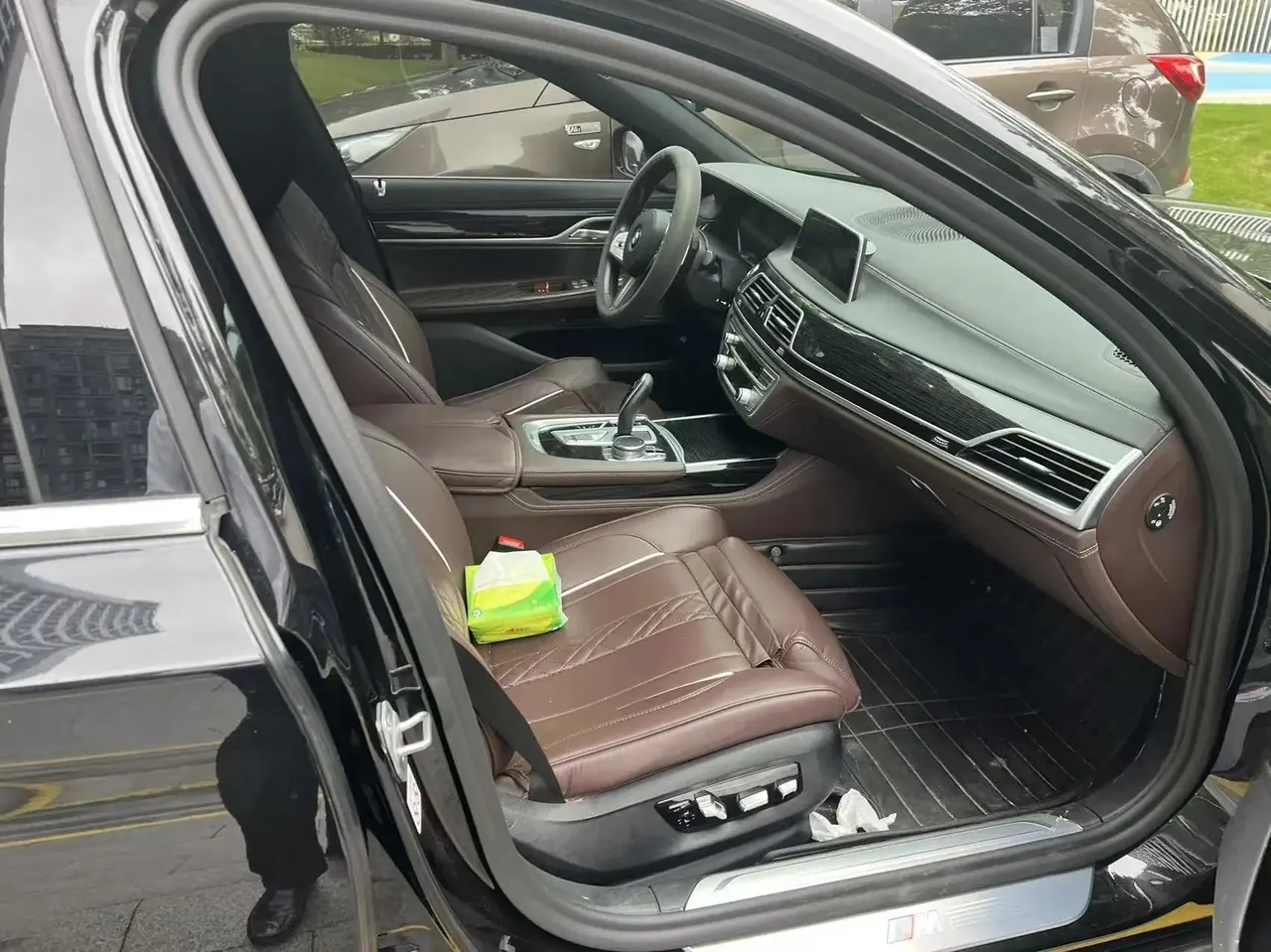 BMW 7 Series 2019 740Li Leading M Sports Suit 5