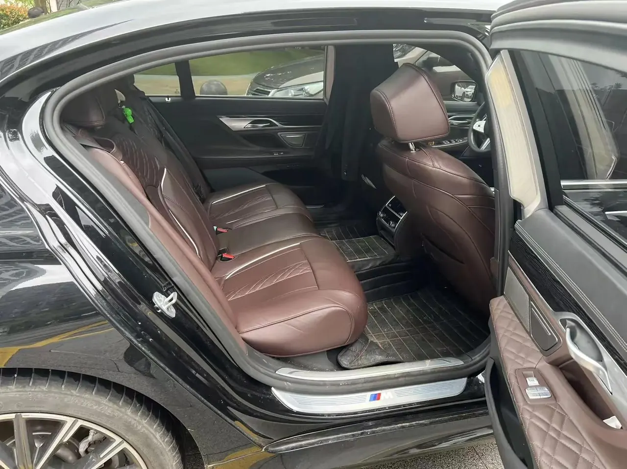 BMW 7 Series 2019 740Li Leading M Sports Suit 6