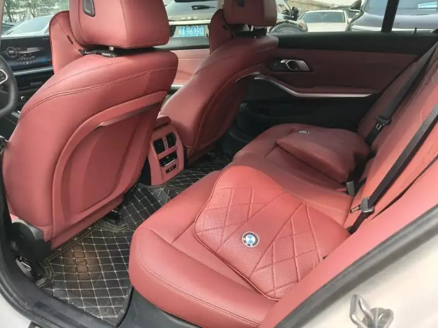 BMW 3 Series 2025 model 330Li 2.0T M Sport Night Edition with automatic transmission 3