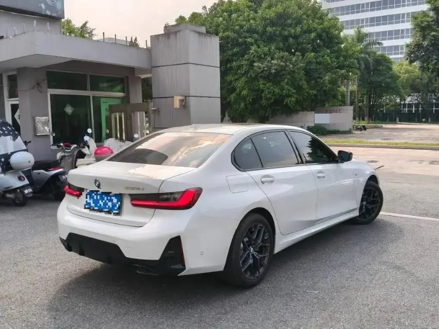 BMW 3 Series 2025 model 330Li 2.0T M Sport Night Edition with automatic transmission 4