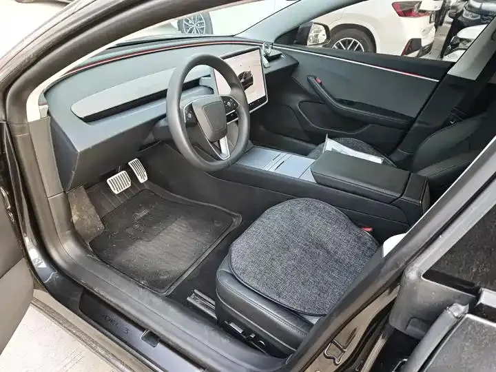 Model 3 2023 rear-wheel drive version 9