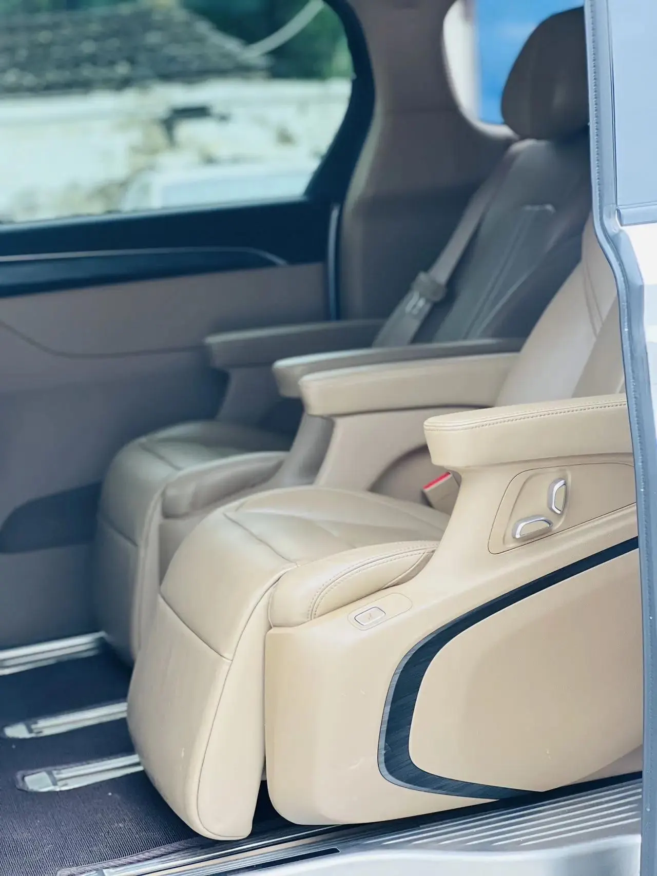 Buick GL8 2020 ES Lu Zun 653T Luxury Model 7