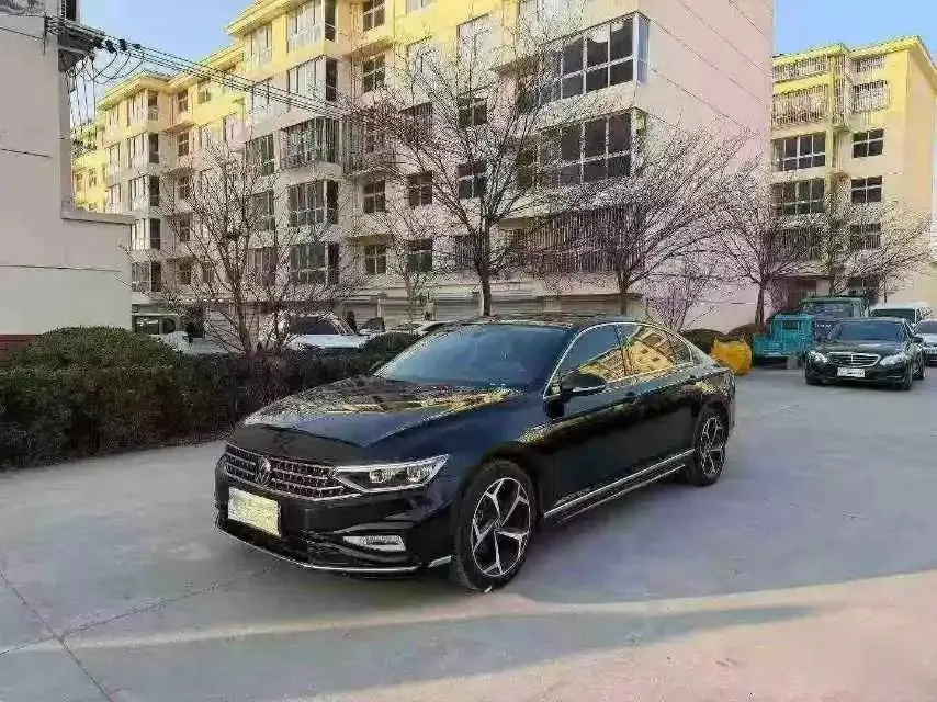 Volkswagen 2023 Magotan 2.0TSI 330TSI 2 Million Units Commemorative Edition Leading Model Automatic - View 1