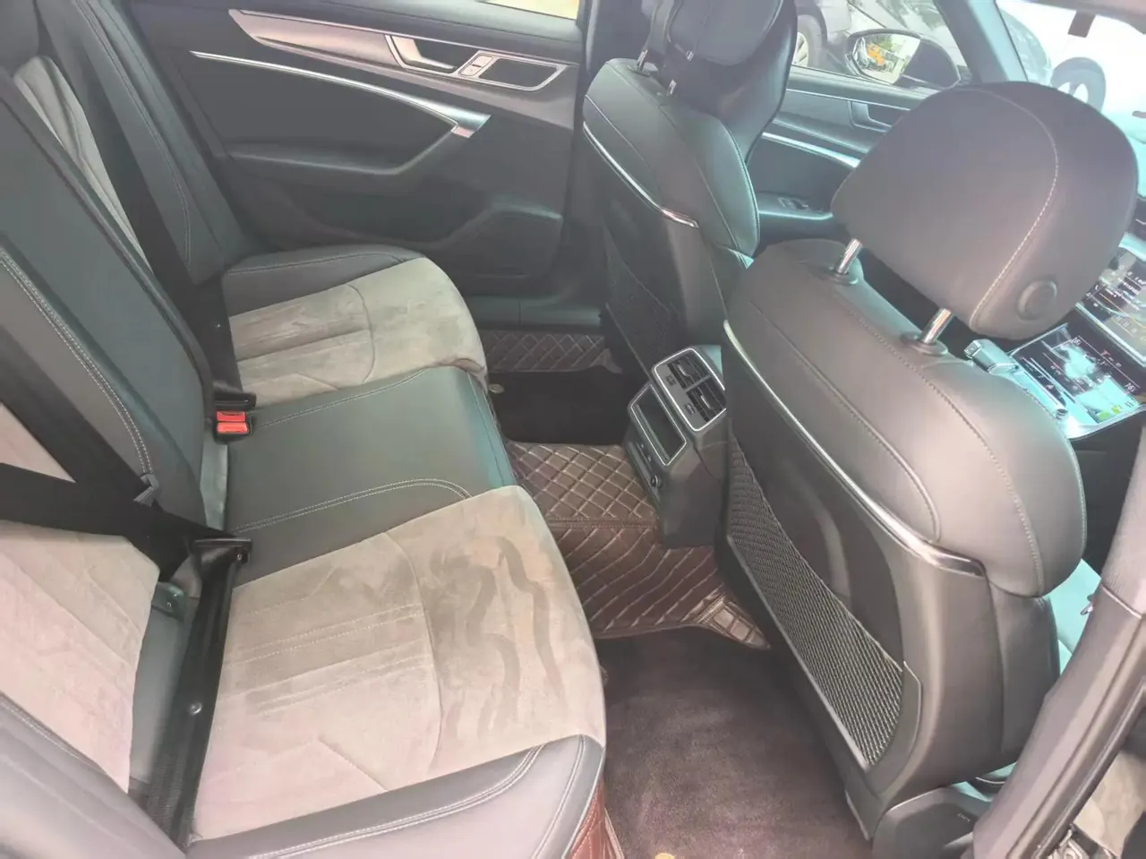 Audi 2023 A6L 2.0TFSI 40TFSI Deluxe Dynamic (Modified) Automatic Gear 3